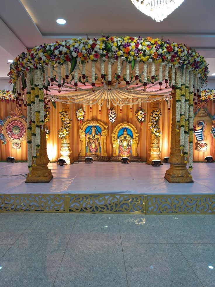 Traditional wedding mandap decoration in Hyderabad with carved pillars and fresh floral garlands